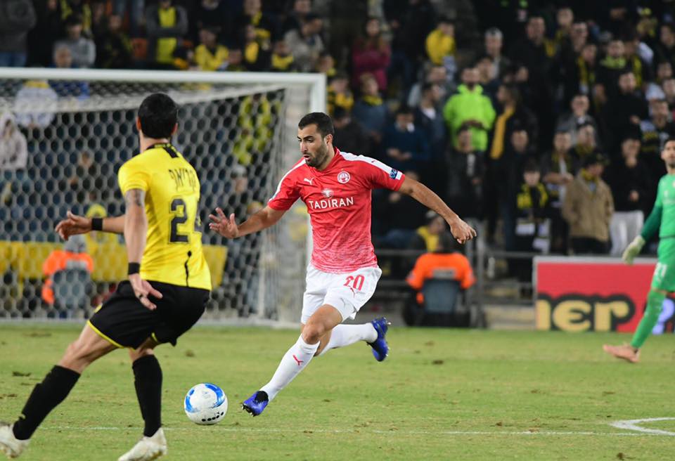 לואיי טאהא מרחיק מול אופיר קריאף. קריאף כבש (צילום: באדיבות הפועל ''תדיראן'' באר שבע)